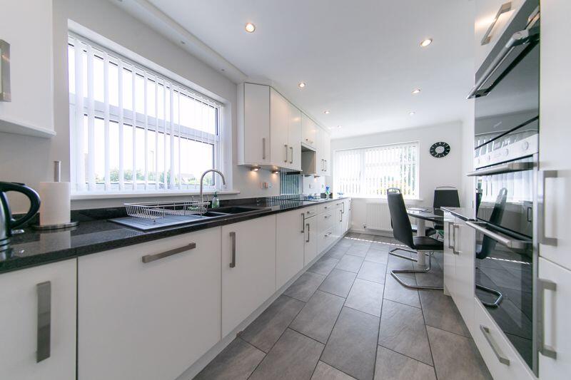 Kitchen &amp; breakfast room