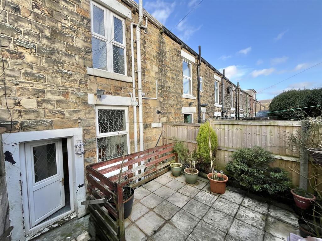 Frontage &amp; Raised Year Yard