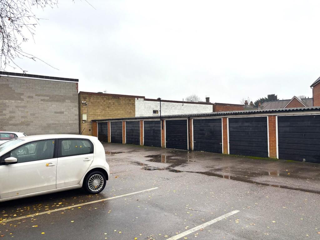 Garage and parking.jpeg