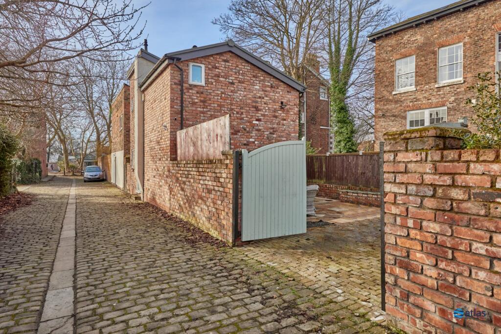 Front Driveway/Garden