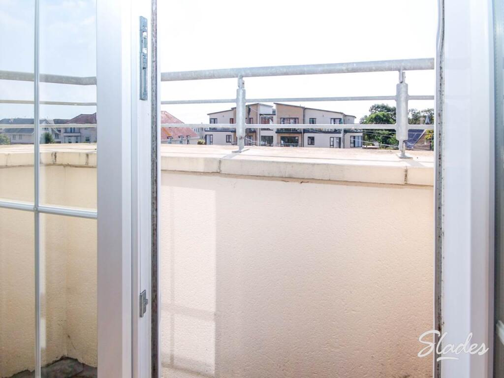 9 pebbles balcony