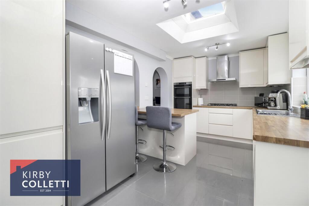 KITCHEN/BREAKFAST ROOM