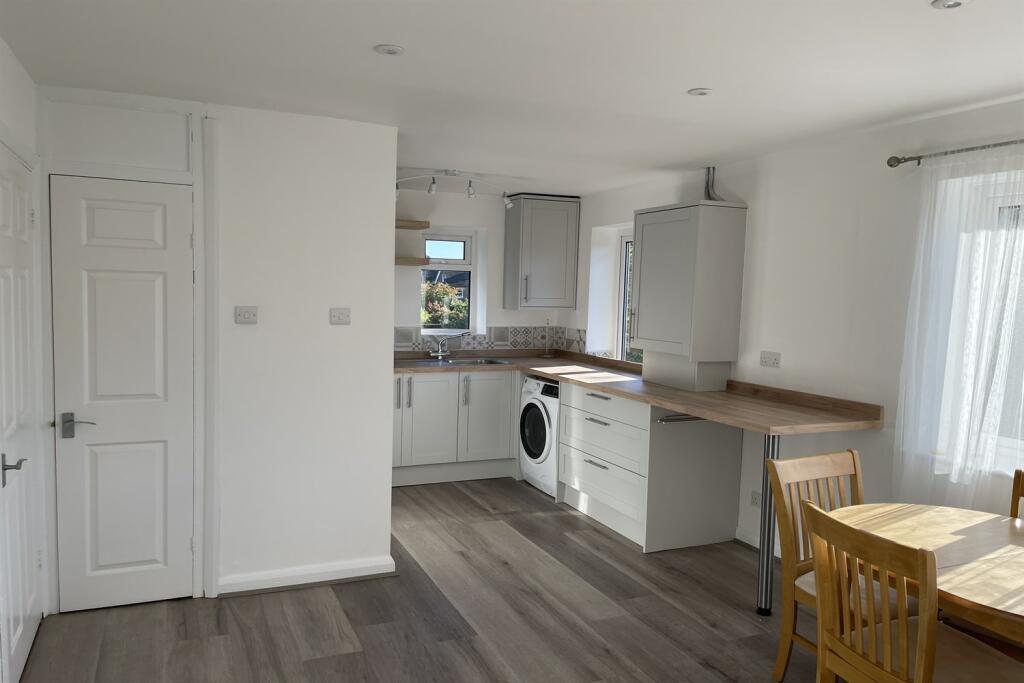 Kitchen  (Main)