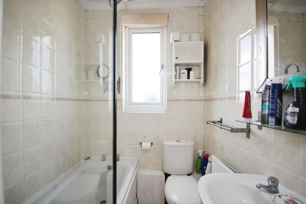 00997843-Family 20Bathroom.JPG