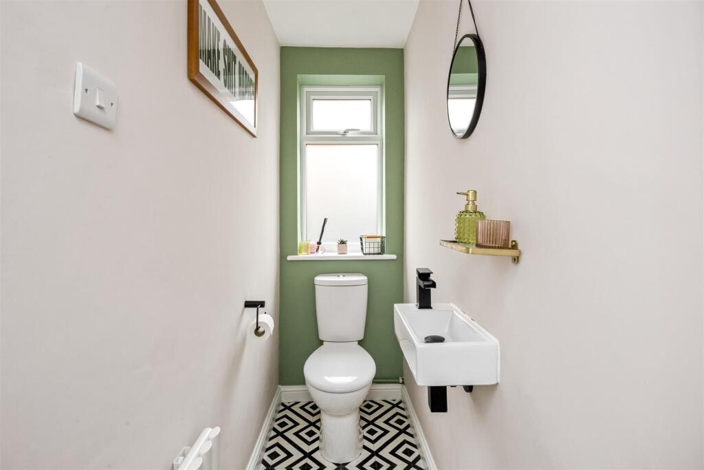 Cloakroom/WC