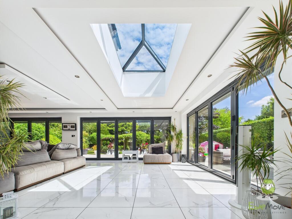 CAM01543G0-PR0141-STILL063