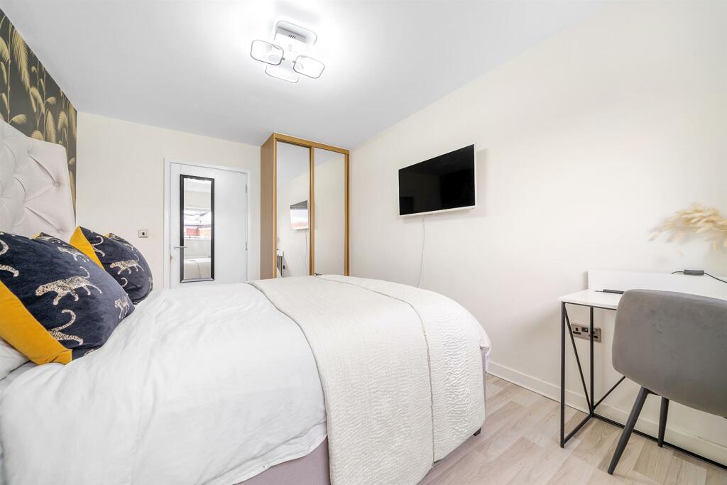 Bedroom (3).jpg