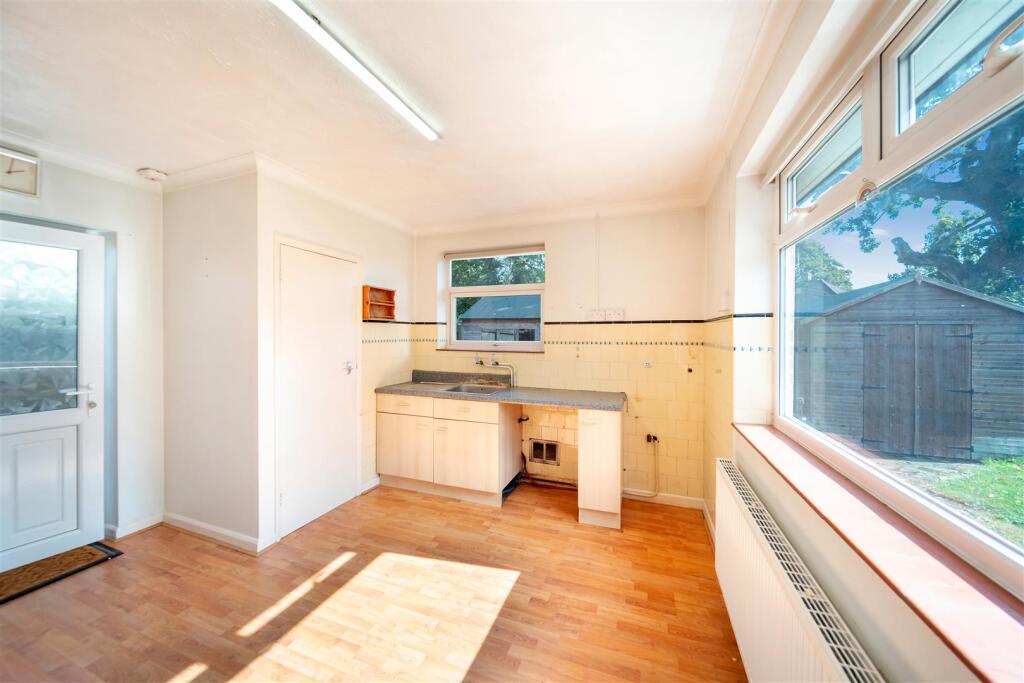 22 Dorset Close-11.jpg