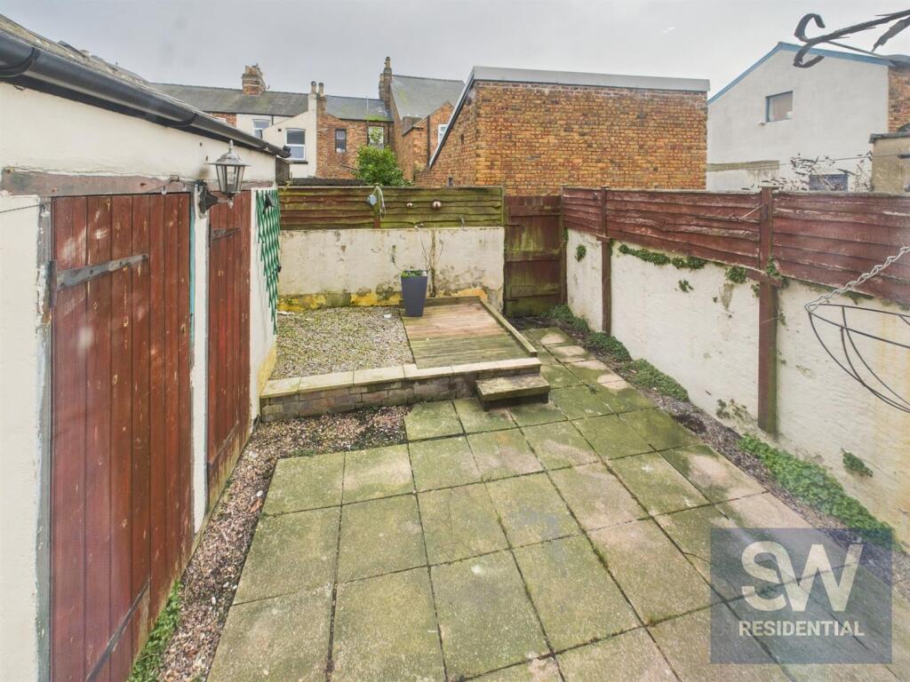 CAM02674G0-PR0083-STILL012.jpg