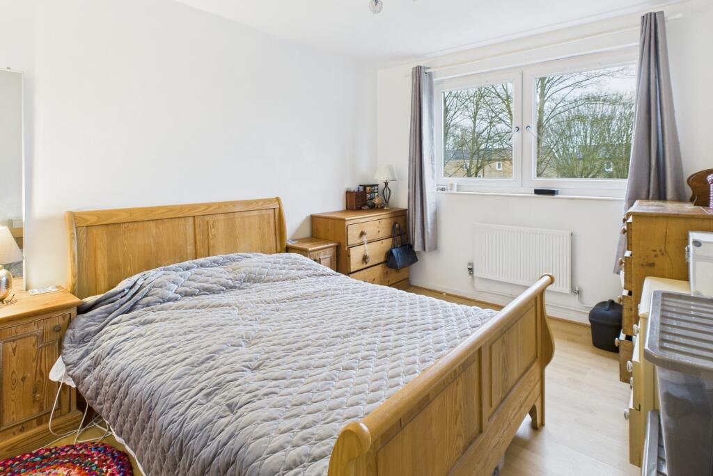 CAM02519G0-PR0235-STILL010