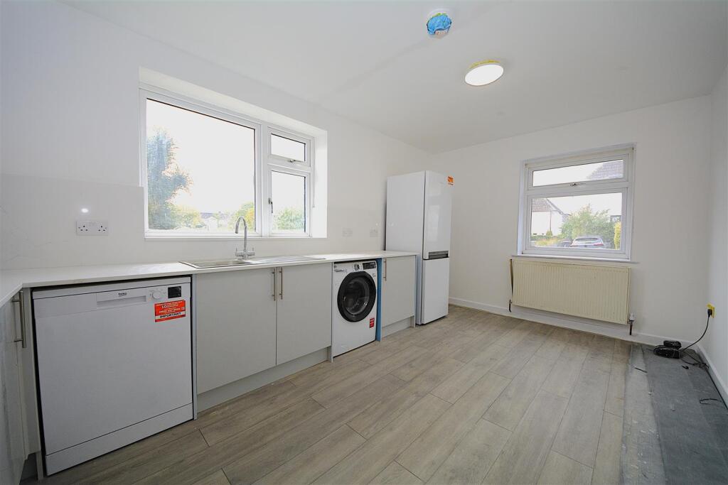 Kitchen 2.jpg
