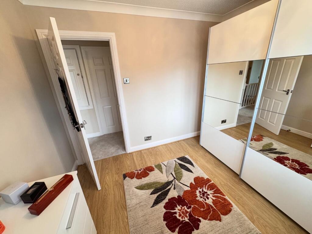 BEDROOM ( FRONT)