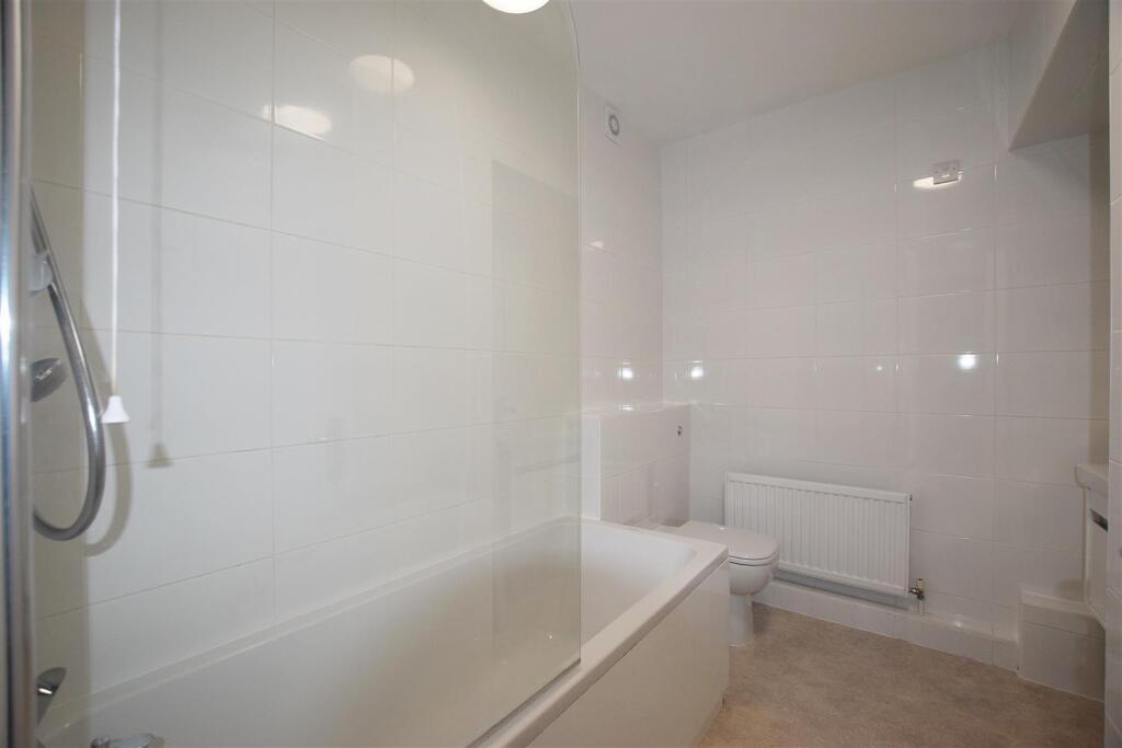 11CHampsteadHSTBath.JPG