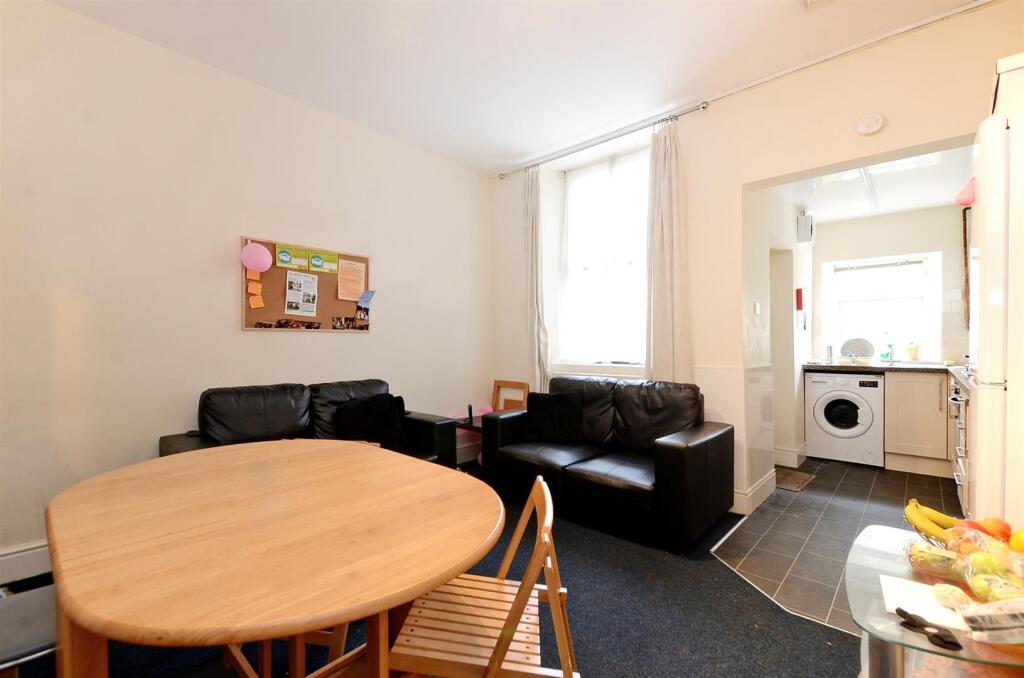 165 Whitham Living room.jpg