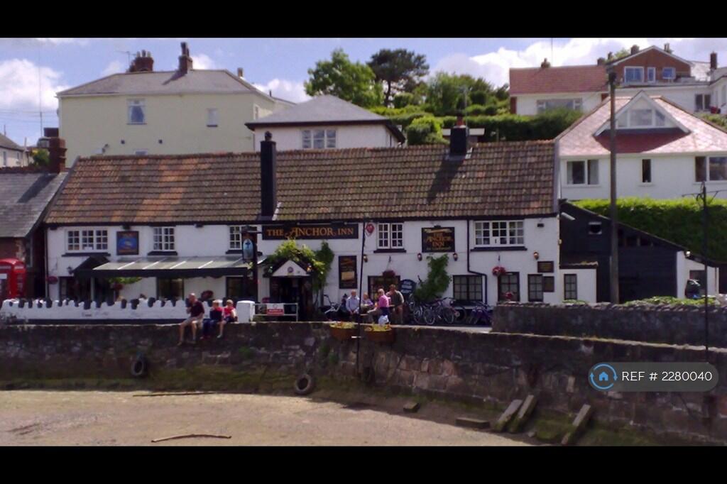 Nearby Pretty Harbour / Village Pub. &amp; Restaurant