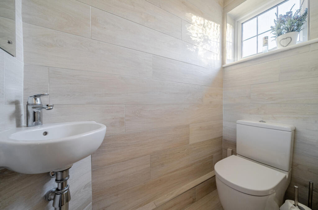 1389427-8-695e4f6...