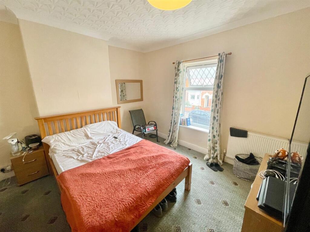 Bedroom 1.jpg