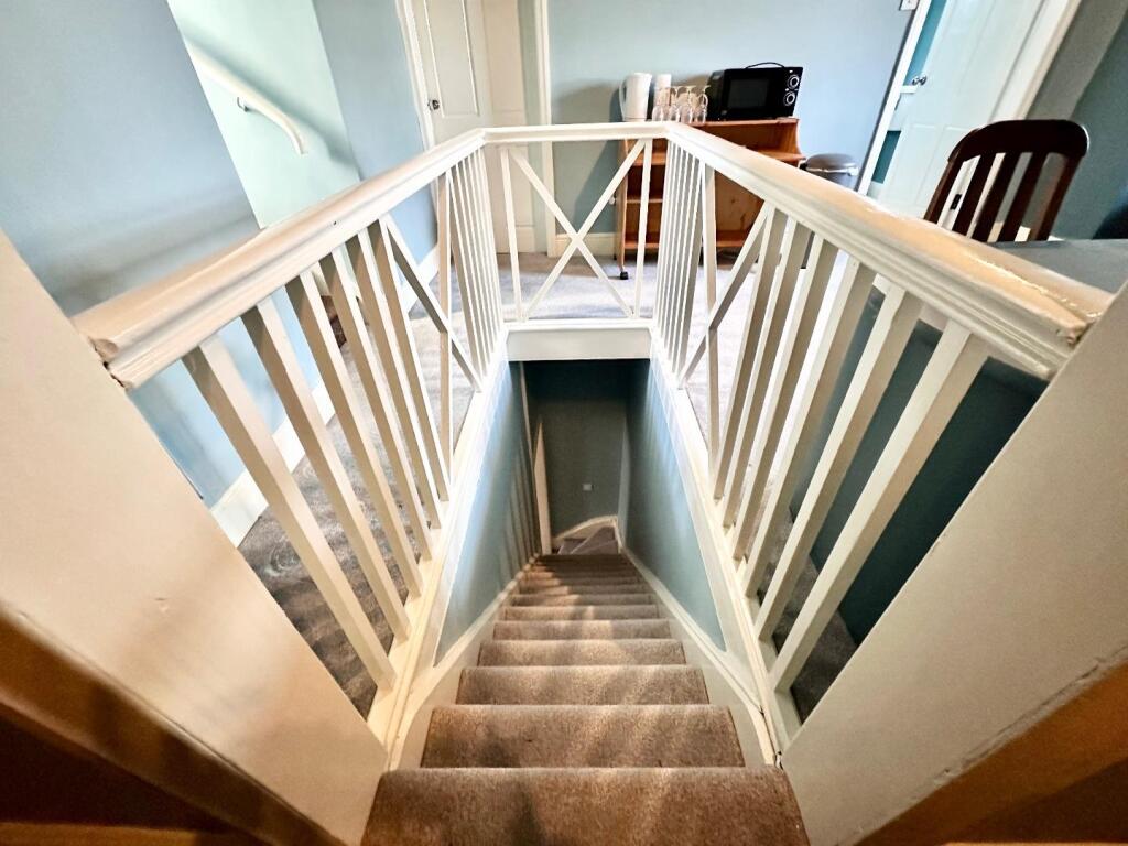 SECOND FLOOR U-SHAPED LANDING