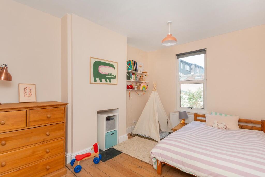 7H7AVP - Bedroom H.jpg