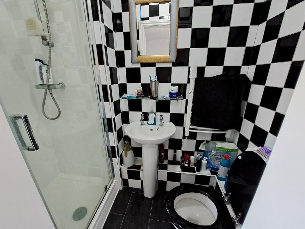EN SUITE SHOWER/WC