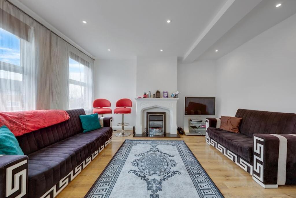 08-thumb29aa82105-JJ-RXS-Collier Row Rd-36.jpg