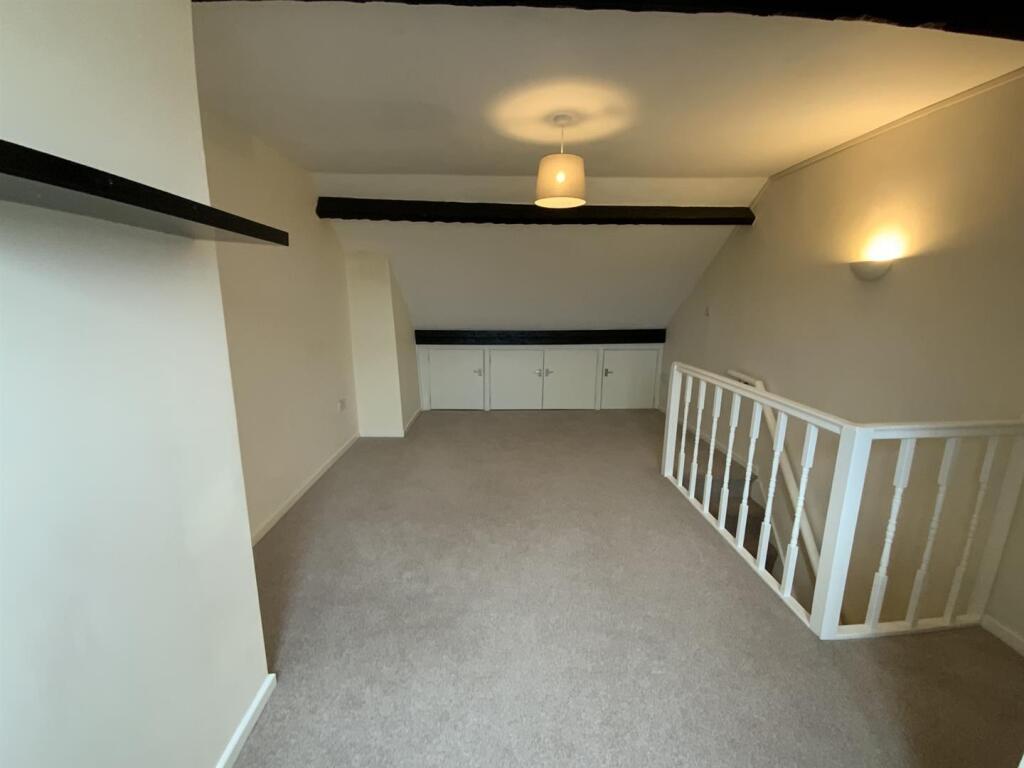 15 - bedroom .jpg