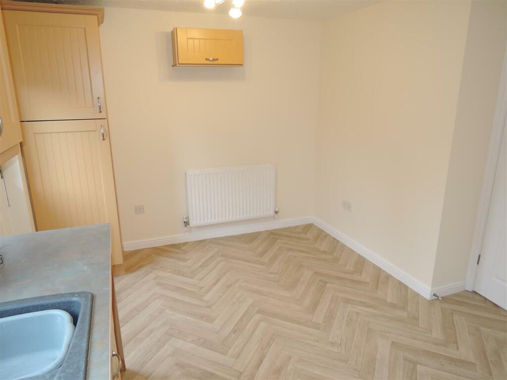 Kitchen: