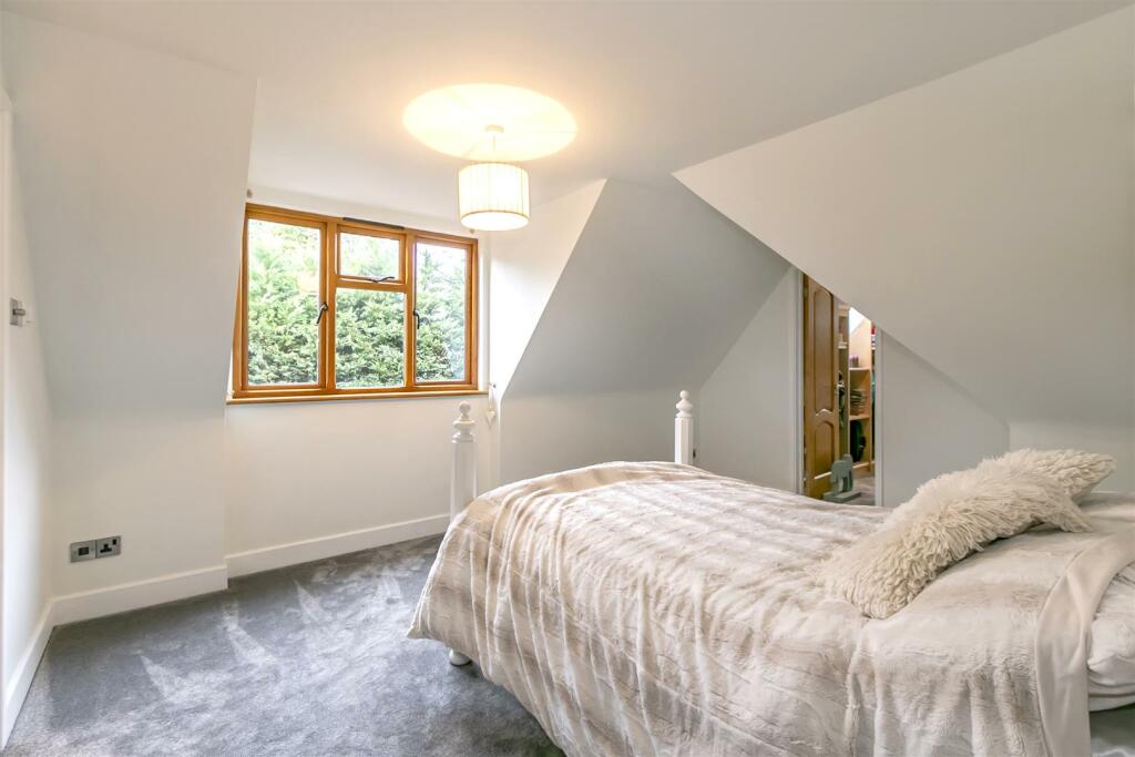 bed 2.jpg