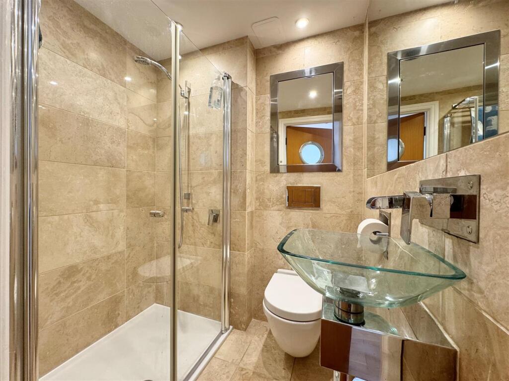 seaview apartment - family bathroom.jpg