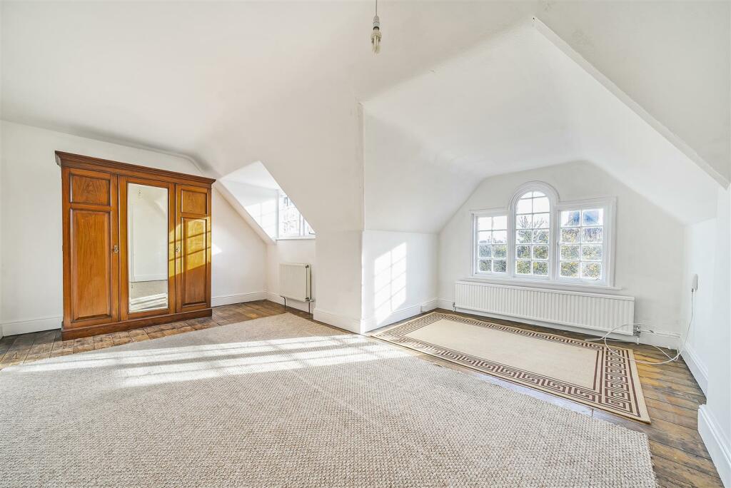 bedroom 1 ii h.jpg