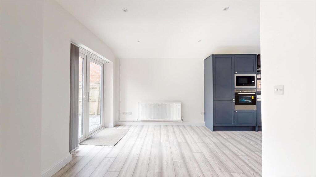 Kitchen/Dining Area