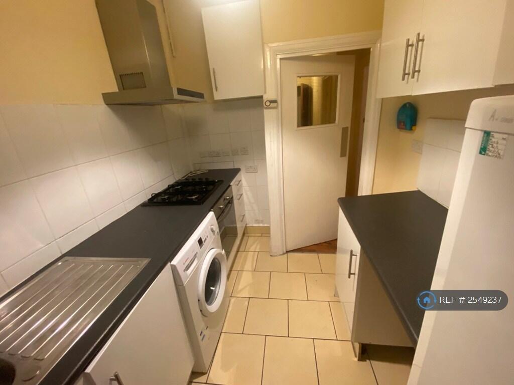 Kitchen  Equipped Kicthen 