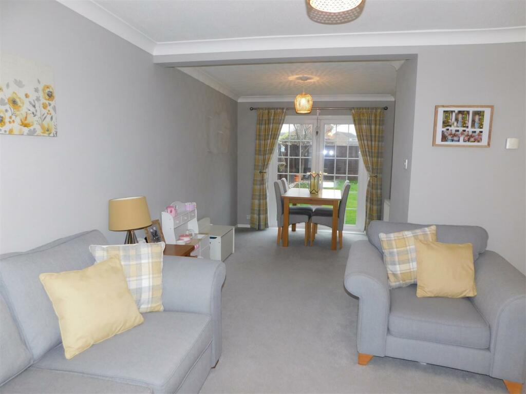Lounge 3.jpg