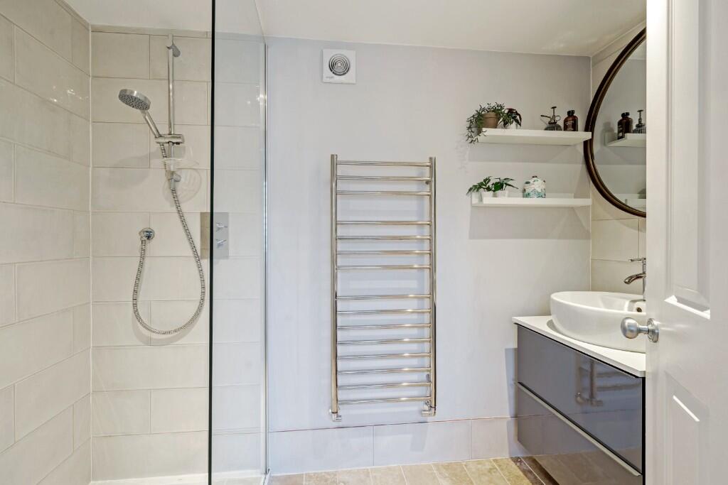 GF Shower Room