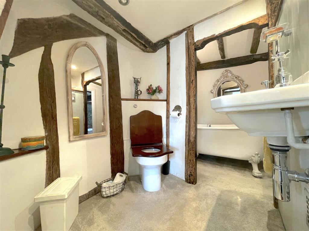 Bathroom (2).jpeg