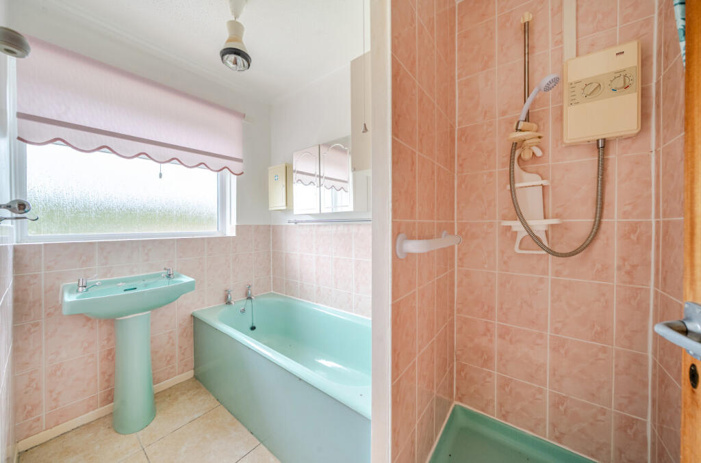 1370550-12-68f8e7...