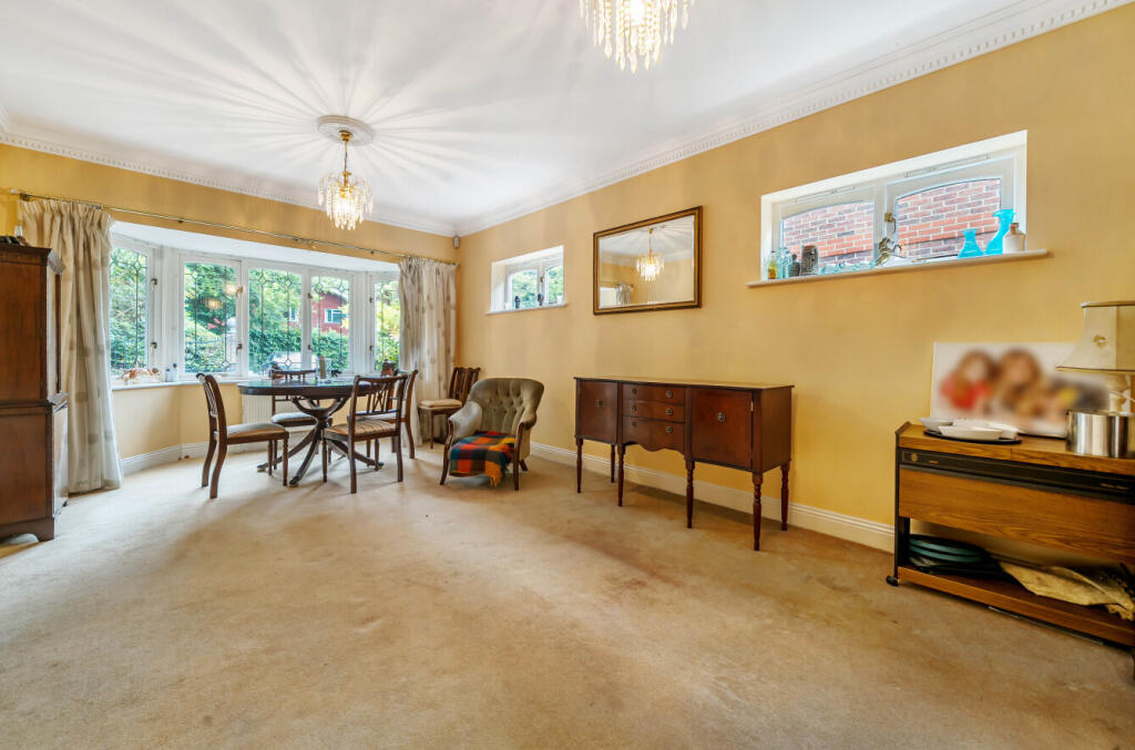 1313868-4-685d23f...