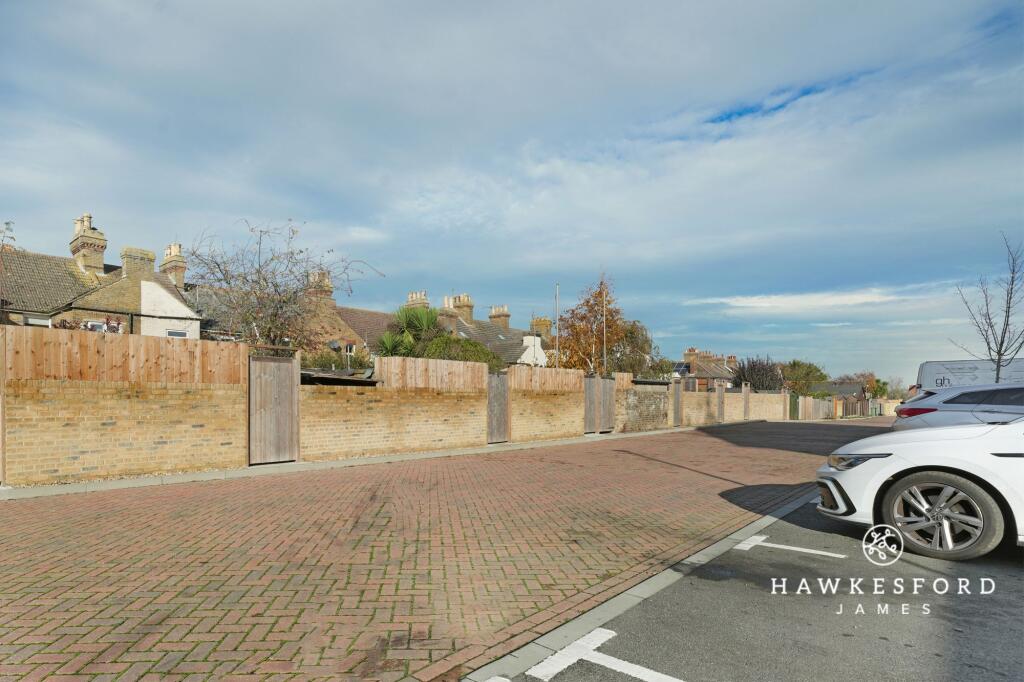 Station Road, Teynham - Permit parking to rear