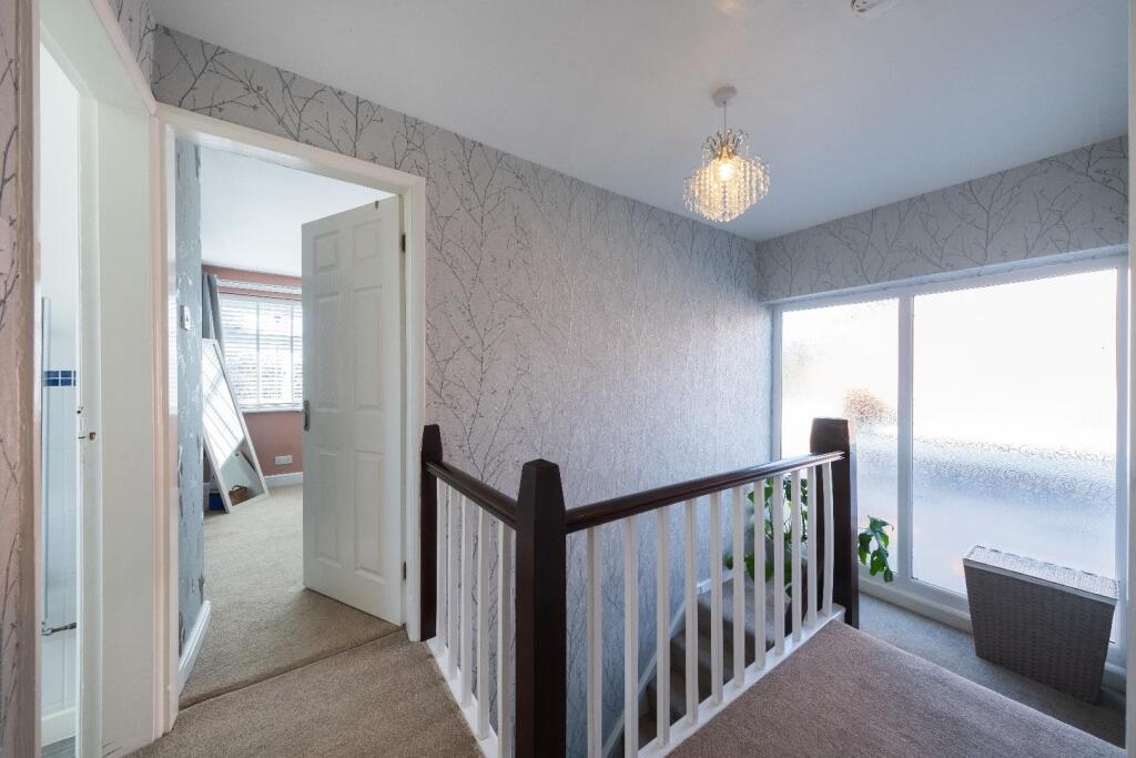 27 Hockenhull Crescent-013.jpg