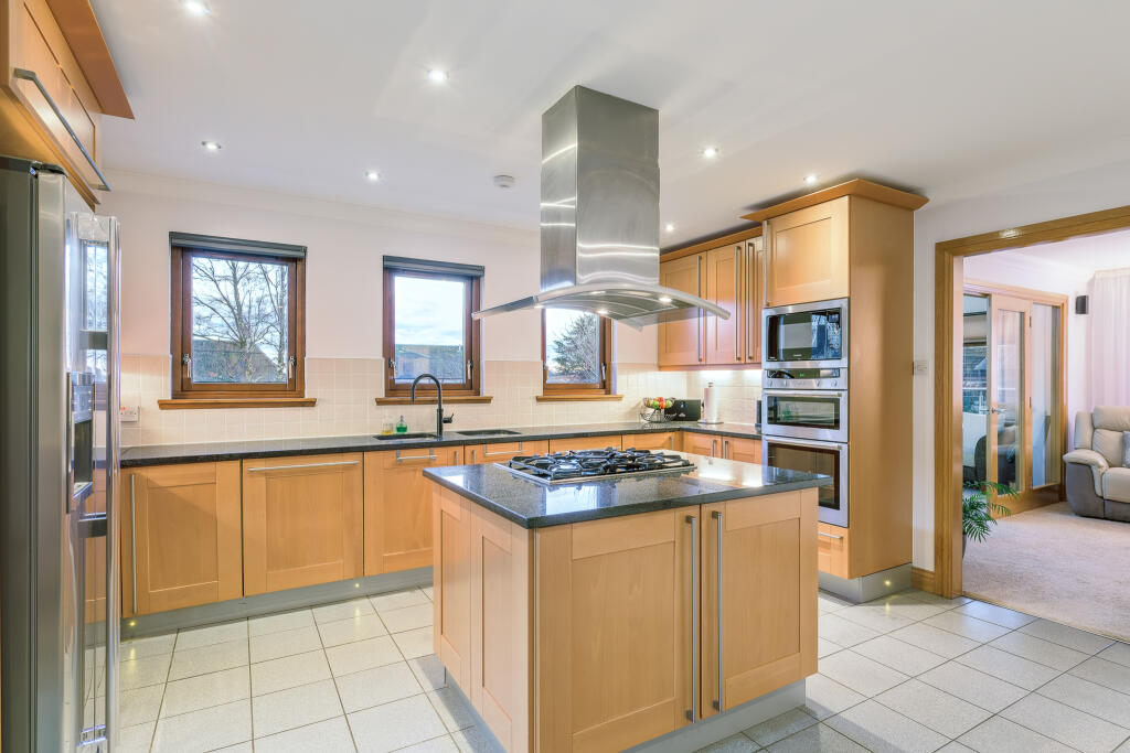 Kitchen/ Dining Room