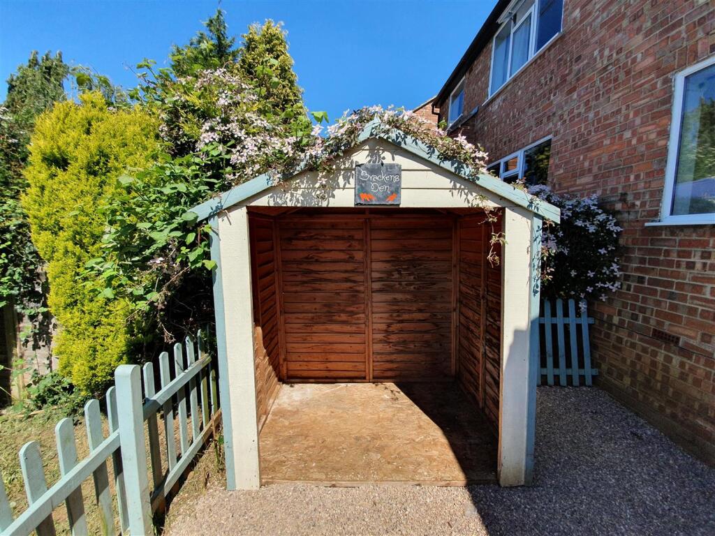 Shed.jpg