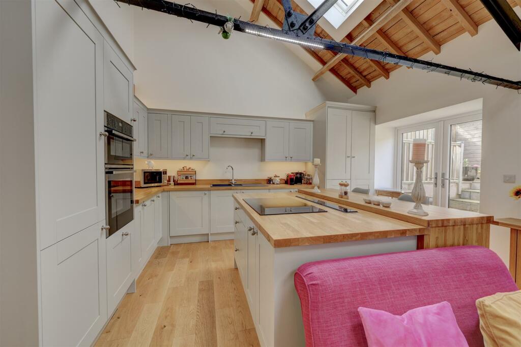 Open Plan Living Room / Kitchen