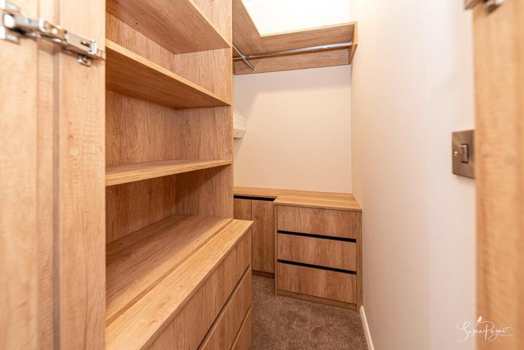 Walk-in Wardrobe