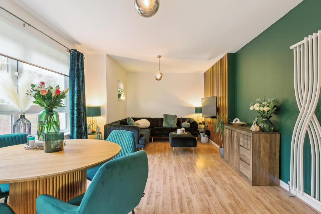 Lounge/ Dining Room