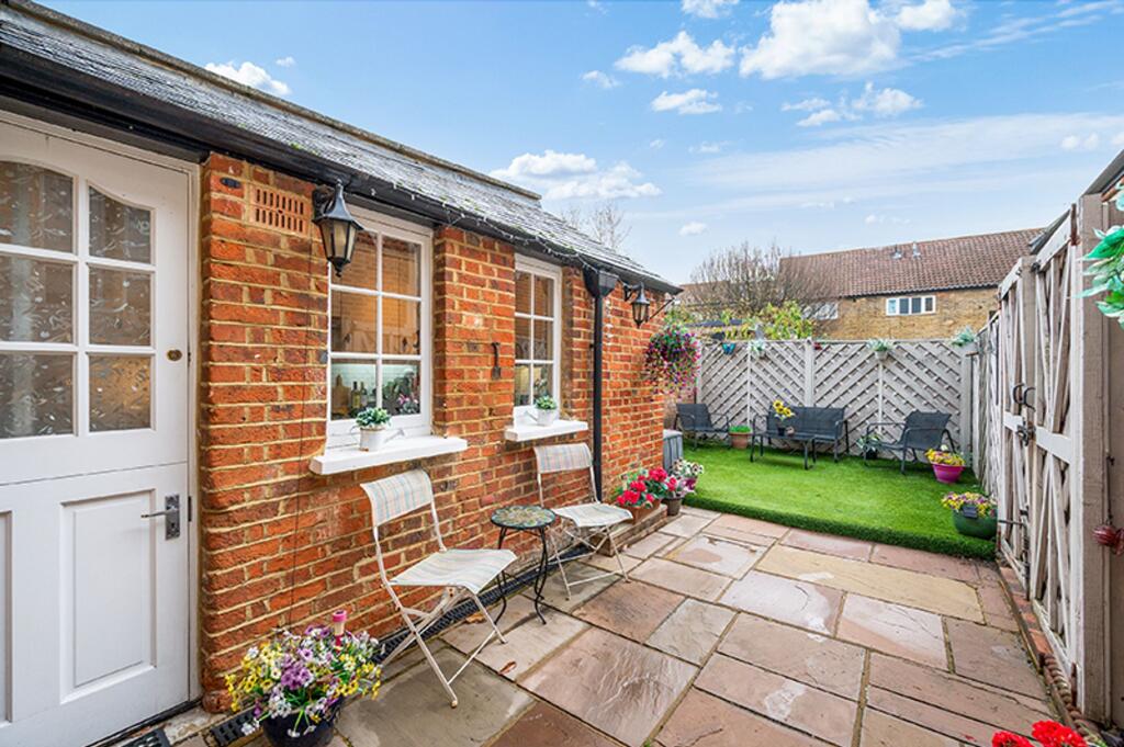 Ewell Court Grove, West Street KT17 1UX