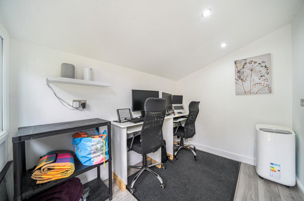 1335740-4-68949bf...