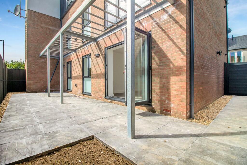 Apartment 5_Saddler's Court [Courtyard Garden] 02 