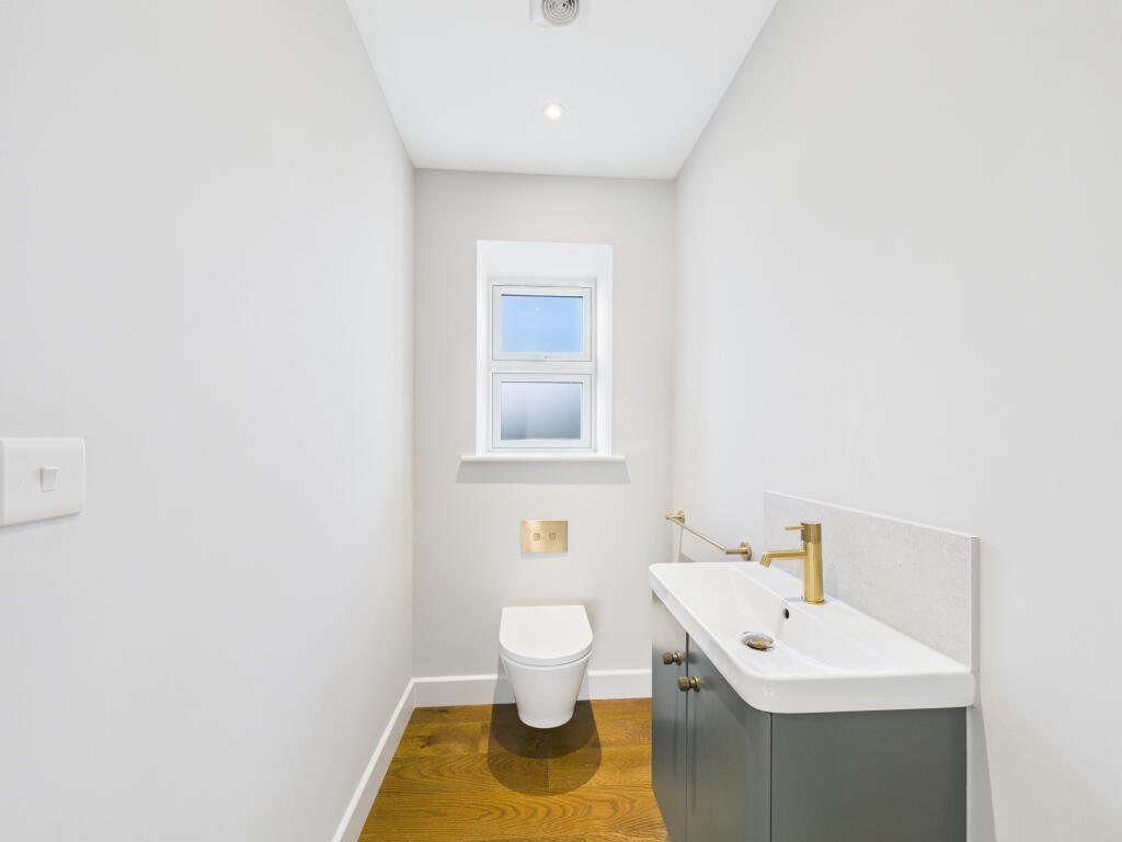 CAM01354G0-PR0625-STILL005