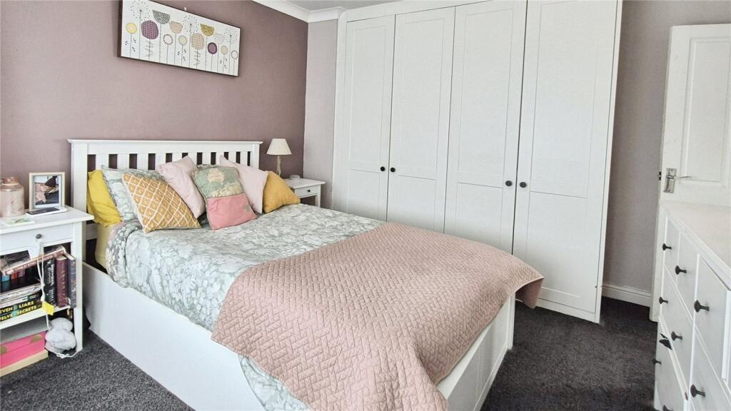 Bedroom 1 (2)