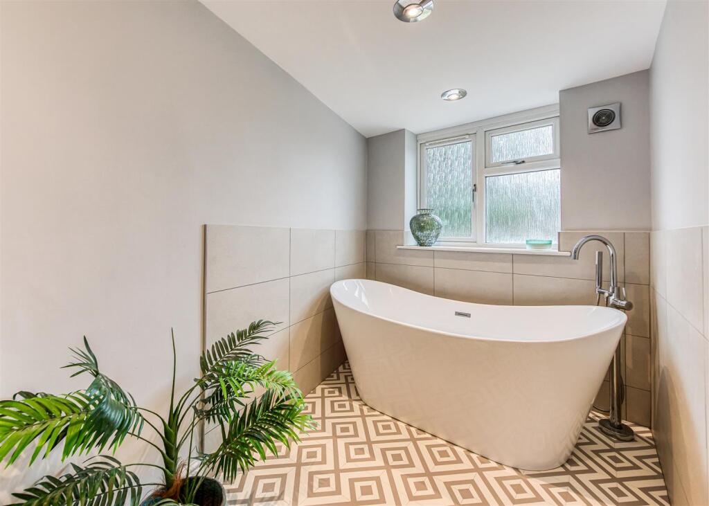 82 Station Road-Bathroom A.jpg